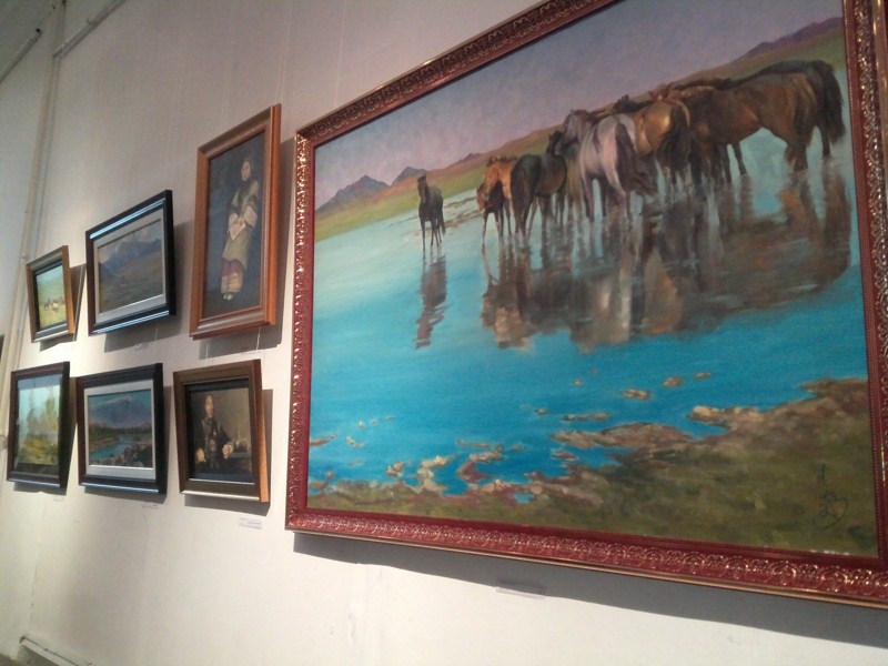 Зураач Цэндийн Монголын “Эх орон” үзэсгэлэн нээлтээ хийлээ